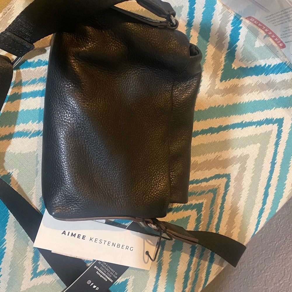 Brand new purse beautiful Crossbody or shoulder bag with Magnetic closing.